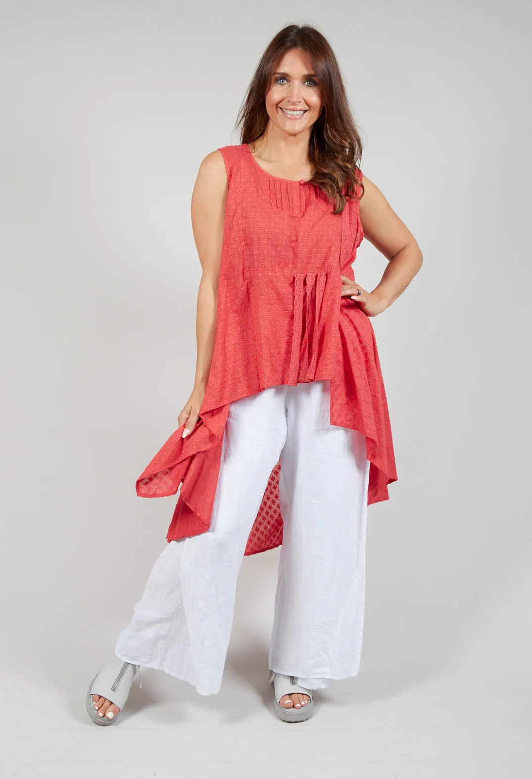 Sleeveless Blouse with Highlow Hem in Red